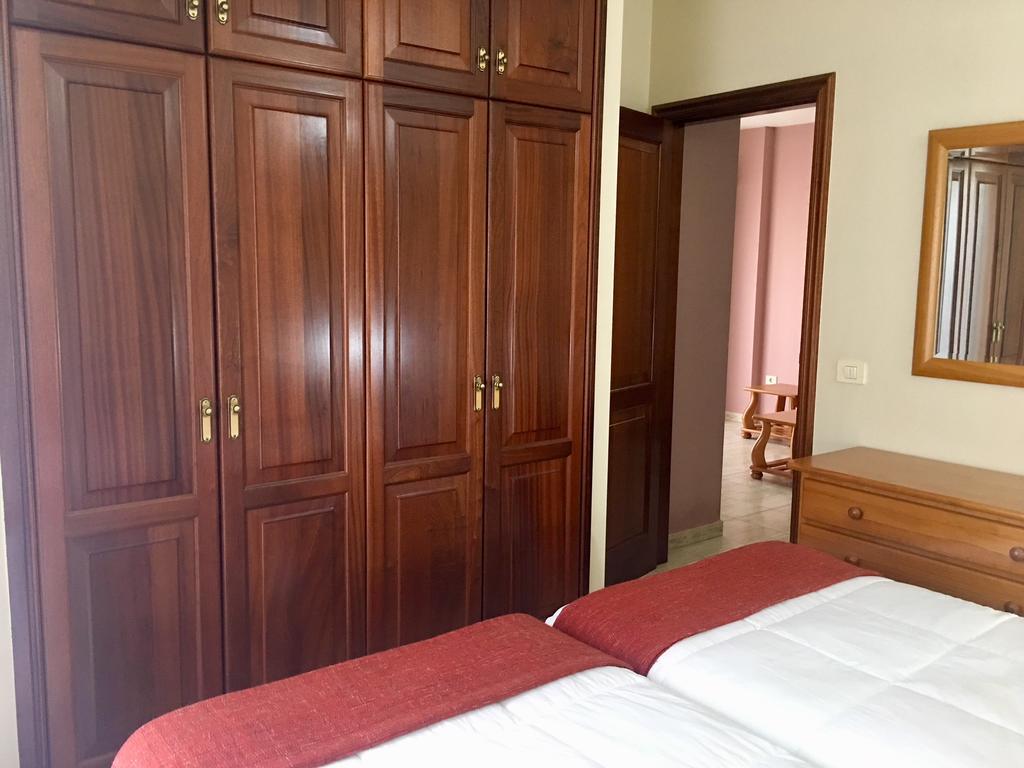 Apartamentos Edalmar 弗龙特拉 外观 照片